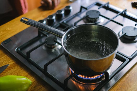 Sous vide cooking with a pot of water